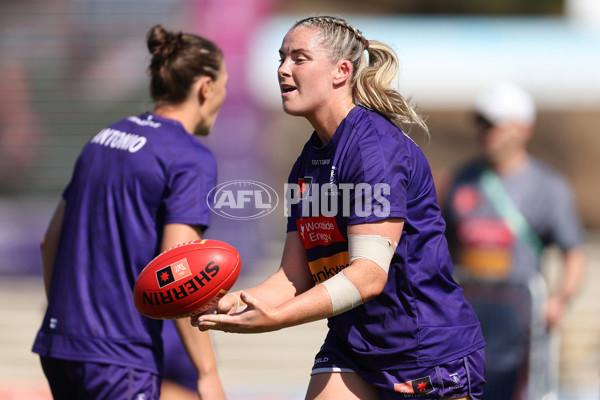 AFLW 2024 First Elimination Final - Fremantle v Essendon - A-55654018