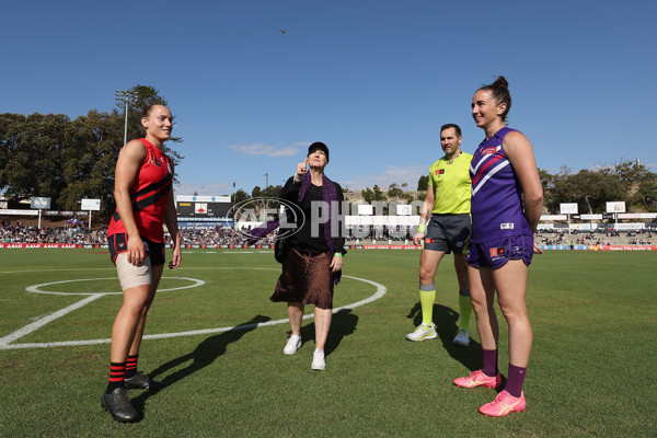 AFLW 2024 First Elimination Final - Fremantle v Essendon - A-55654027