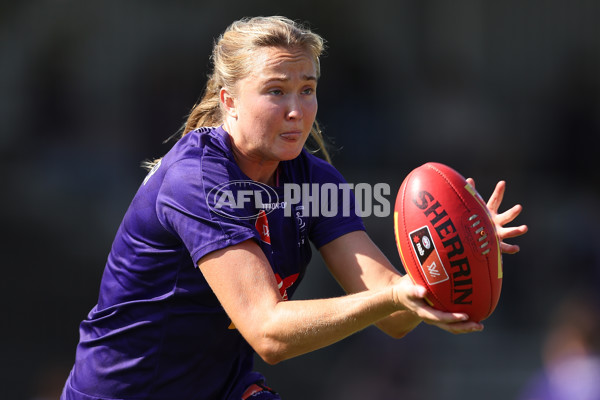 AFLW 2024 First Elimination Final - Fremantle v Essendon - A-55655014