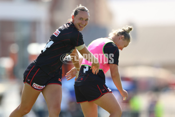 AFLW 2024 First Elimination Final - Fremantle v Essendon - A-55655021