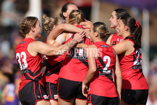 AFLW 2024 First Elimination Final - Fremantle v Essendon - A-55655039