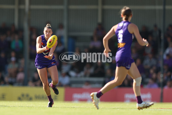 AFLW 2024 First Elimination Final - Fremantle v Essendon - A-55657277