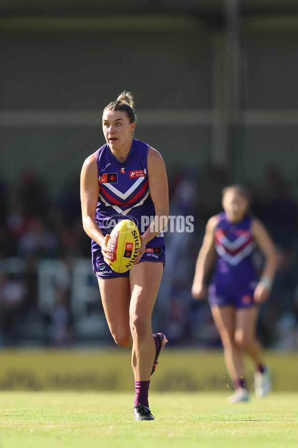 AFLW 2024 First Elimination Final - Fremantle v Essendon - A-55657279