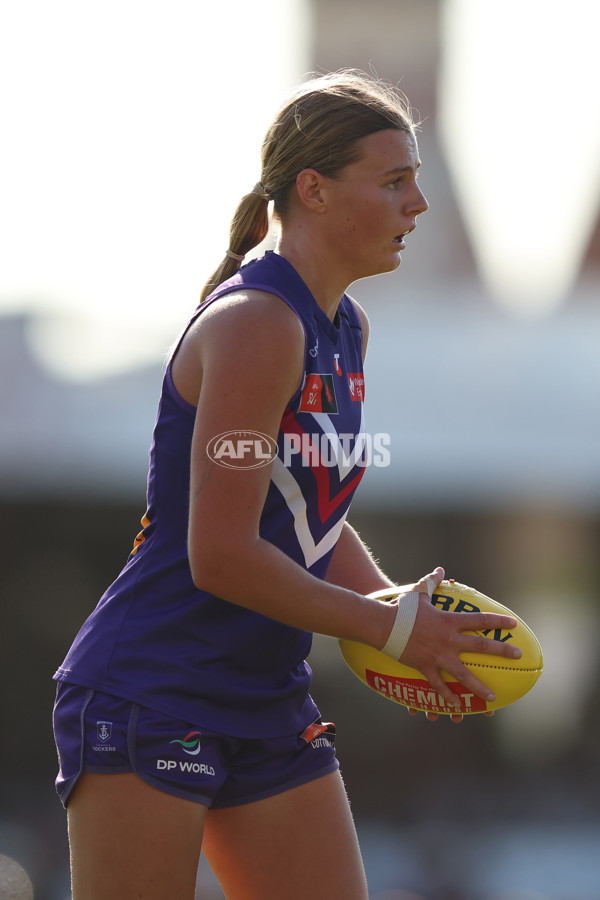 AFLW 2024 First Elimination Final - Fremantle v Essendon - A-55657295