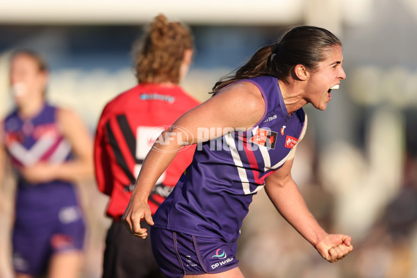 AFLW 2024 First Elimination Final - Fremantle v Essendon - A-55657322