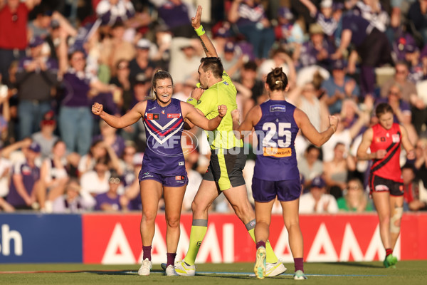 AFLW 2024 First Elimination Final - Fremantle v Essendon - A-55657329