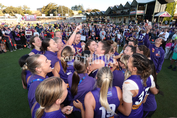 AFLW 2024 First Elimination Final - Fremantle v Essendon - A-55657333