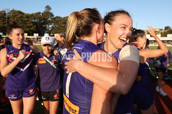 AFLW 2024 First Elimination Final - Fremantle v Essendon - A-55657340