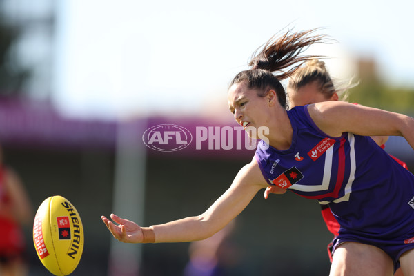 AFLW 2024 First Elimination Final - Fremantle v Essendon - A-55657350