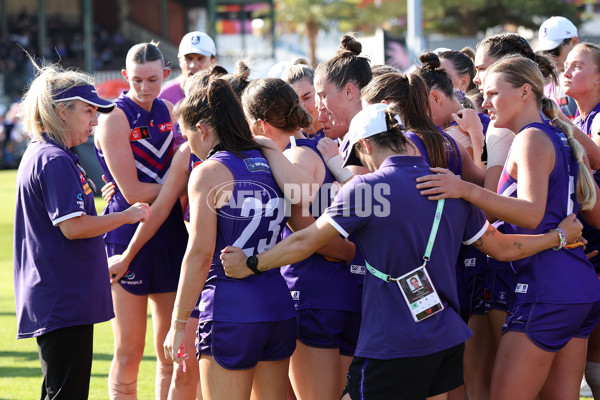 AFLW 2024 First Elimination Final - Fremantle v Essendon - A-55657357