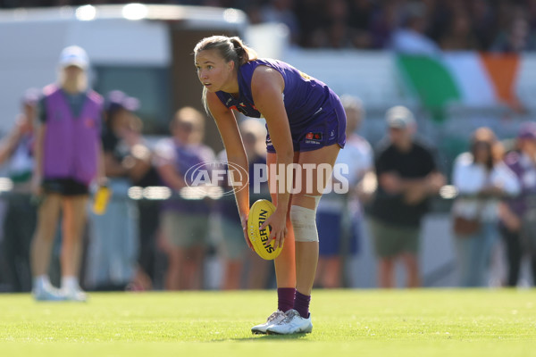 AFLW 2024 First Elimination Final - Fremantle v Essendon - A-55657471