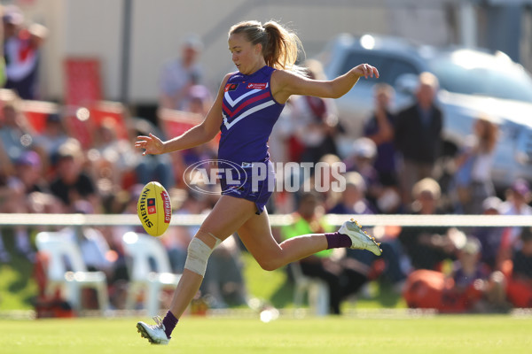 AFLW 2024 First Elimination Final - Fremantle v Essendon - A-55657473