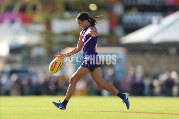 AFLW 2024 First Elimination Final - Fremantle v Essendon - A-55657481