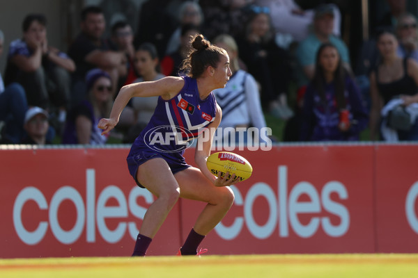 AFLW 2024 First Elimination Final - Fremantle v Essendon - A-55657505