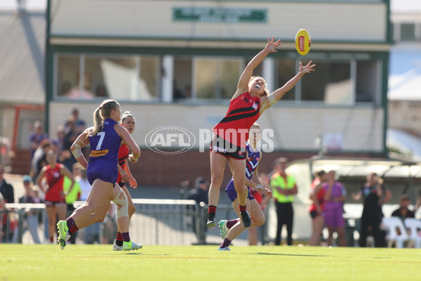 AFLW 2024 First Elimination Final - Fremantle v Essendon - A-55657508