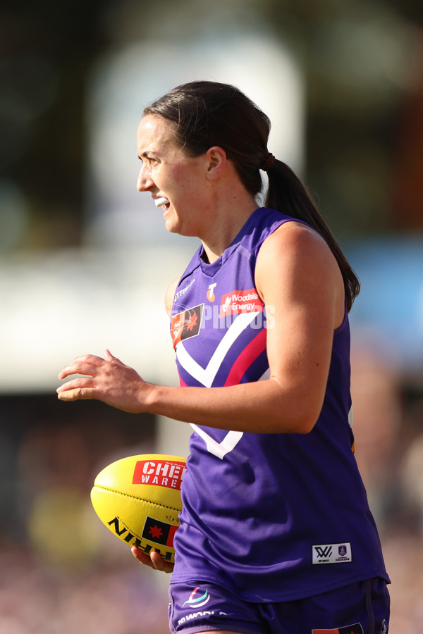 AFLW 2024 First Elimination Final - Fremantle v Essendon - A-55657515