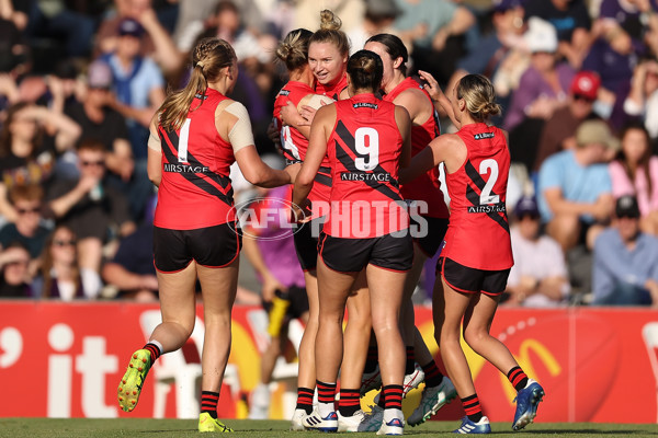 AFLW 2024 First Elimination Final - Fremantle v Essendon - A-55657525