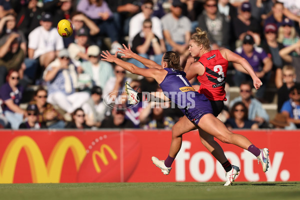 AFLW 2024 First Elimination Final - Fremantle v Essendon - A-55657527