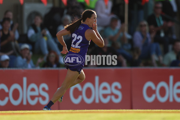 AFLW 2024 First Elimination Final - Fremantle v Essendon - A-55657537