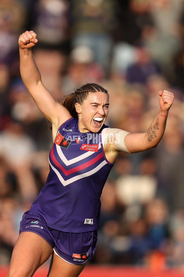 AFLW 2024 First Elimination Final - Fremantle v Essendon - A-55657541