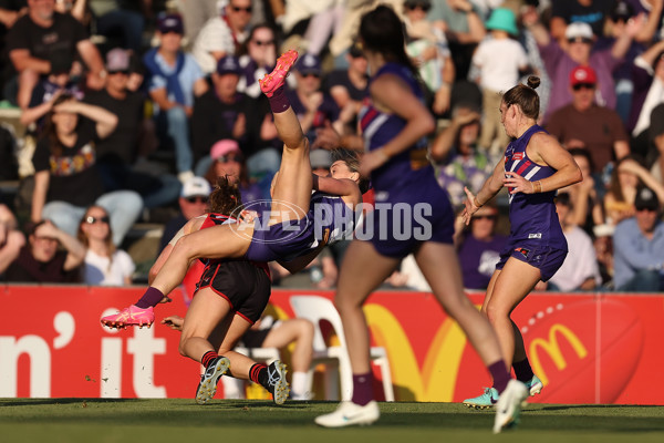 AFLW 2024 First Elimination Final - Fremantle v Essendon - A-55657554