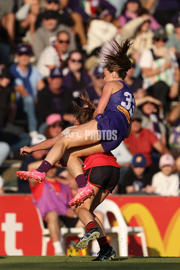 AFLW 2024 First Elimination Final - Fremantle v Essendon - A-55657558