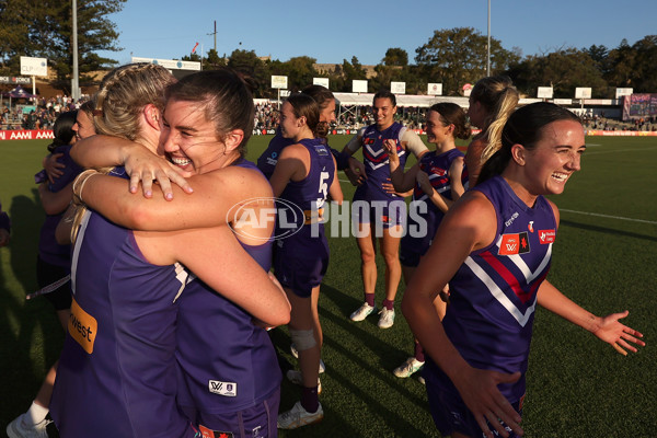 AFLW 2024 First Elimination Final - Fremantle v Essendon - A-55660000