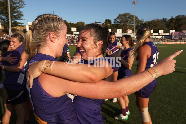 AFLW 2024 First Elimination Final - Fremantle v Essendon - A-55660001