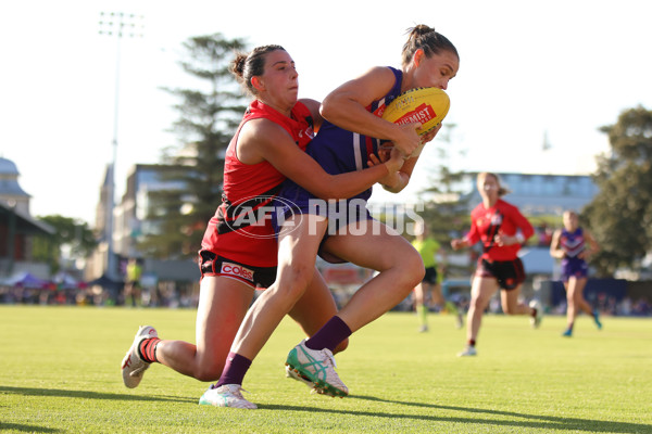 AFLW 2024 First Elimination Final - Fremantle v Essendon - A-55660013