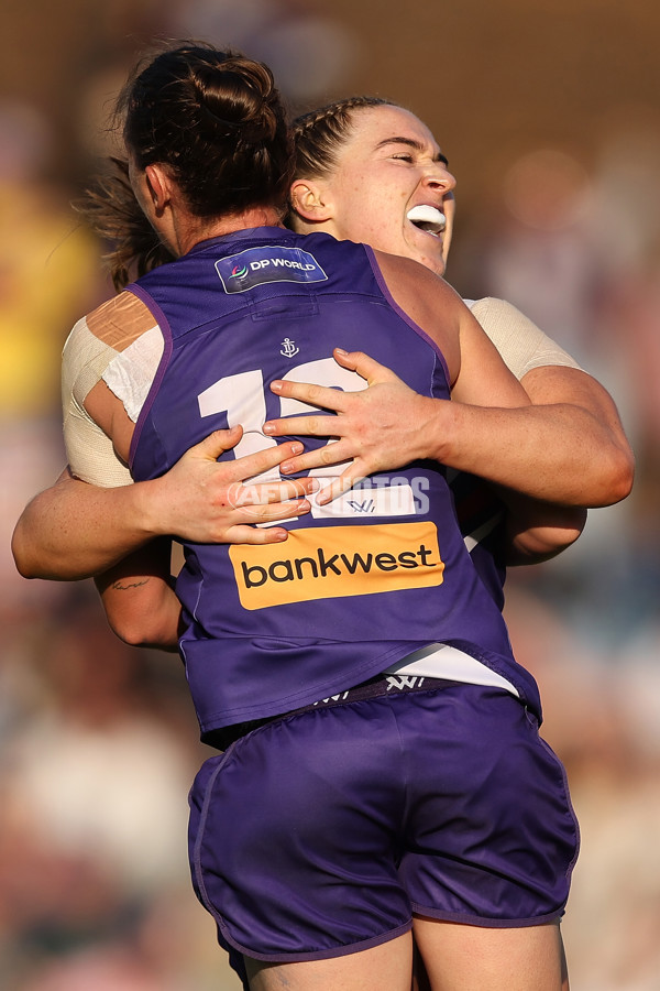 AFLW 2024 First Elimination Final - Fremantle v Essendon - A-55660022