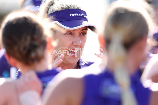 AFLW 2024 First Elimination Final - Fremantle v Essendon - A-55660034