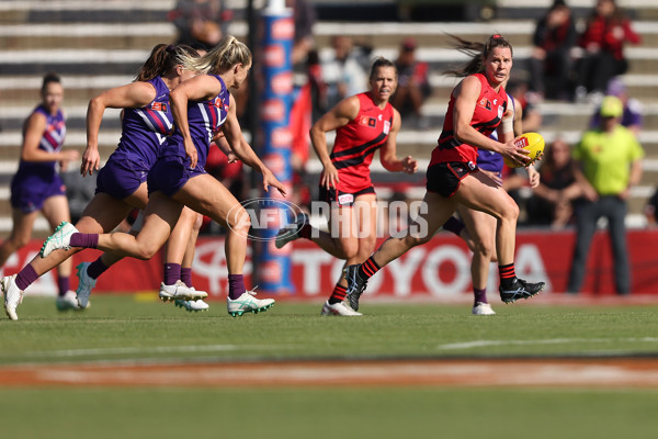 AFLW 2024 First Elimination Final - Fremantle v Essendon - A-55660044