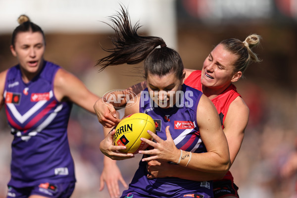 AFLW 2024 First Elimination Final - Fremantle v Essendon - A-55660047