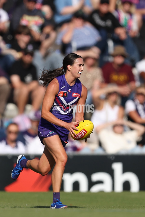 AFLW 2024 First Elimination Final - Fremantle v Essendon - A-55660050