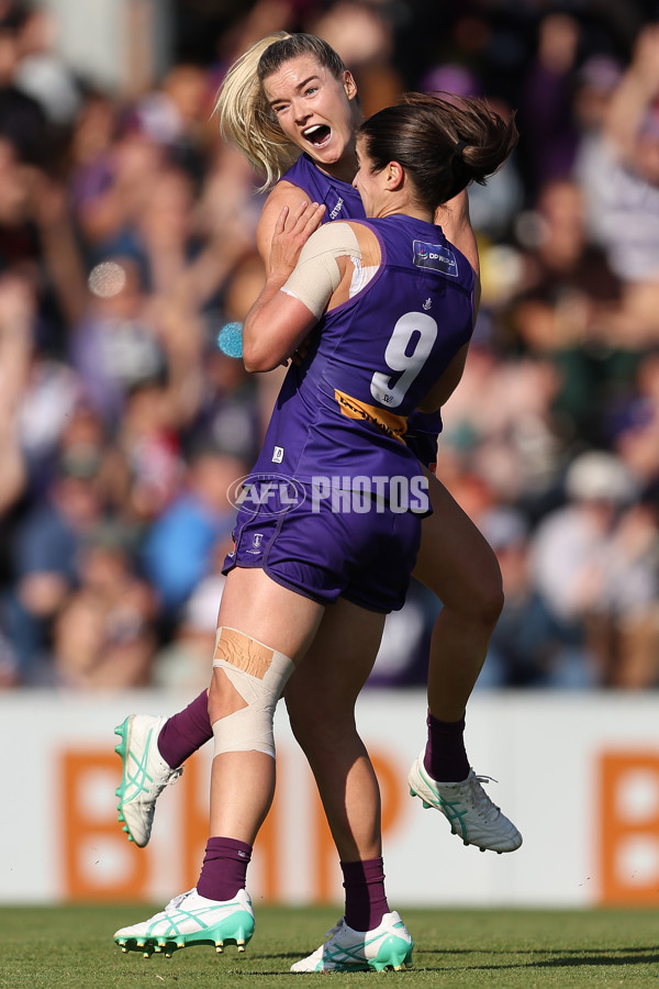 AFLW 2024 First Elimination Final - Fremantle v Essendon - A-55660055