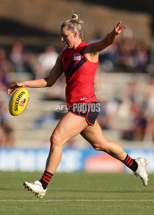 AFLW 2024 First Elimination Final - Fremantle v Essendon - A-55660072