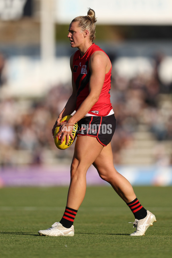 AFLW 2024 First Elimination Final - Fremantle v Essendon - A-55660074