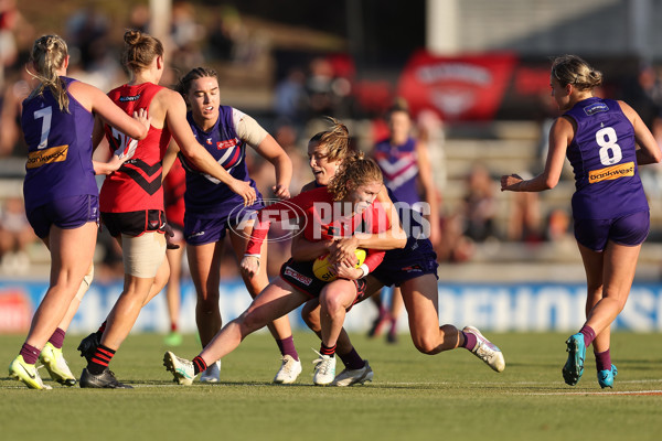 AFLW 2024 First Elimination Final - Fremantle v Essendon - A-55660077