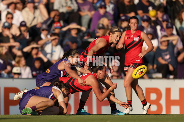 AFLW 2024 First Elimination Final - Fremantle v Essendon - A-55660078