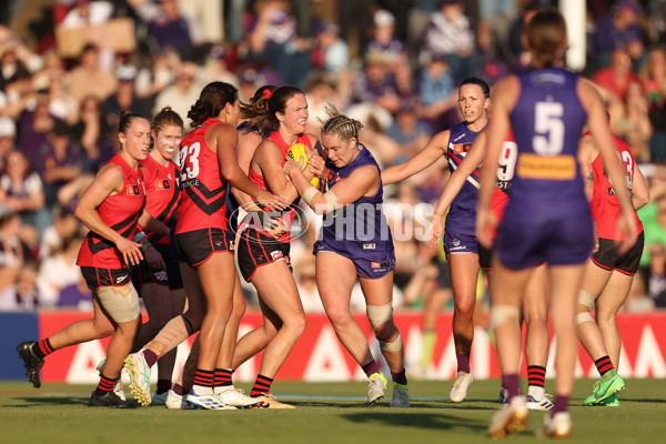 AFLW 2024 First Elimination Final - Fremantle v Essendon - A-55660082