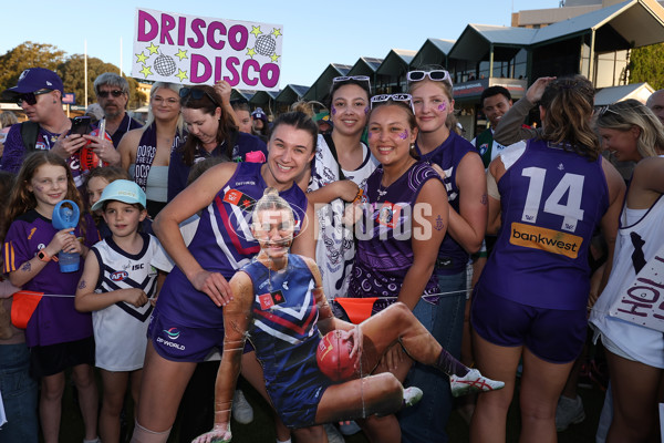 AFLW 2024 First Elimination Final - Fremantle v Essendon - A-55660085