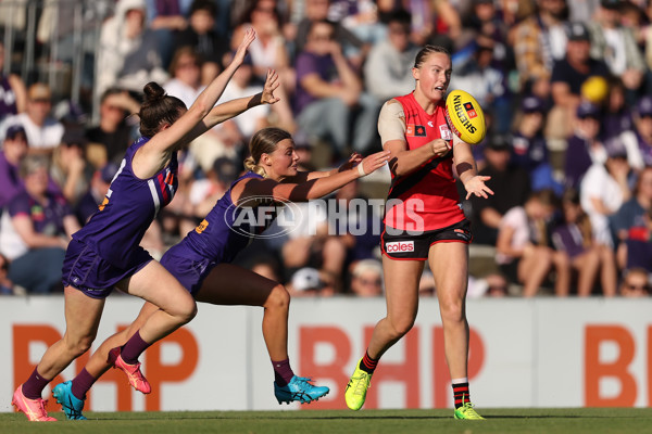 AFLW 2024 First Elimination Final - Fremantle v Essendon - A-55661225