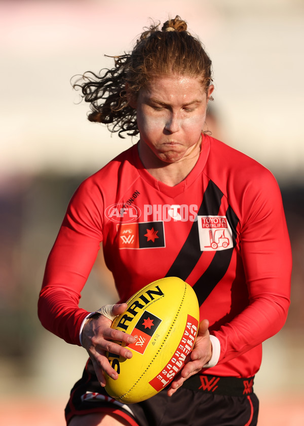 AFLW 2024 First Elimination Final - Fremantle v Essendon - A-55661249