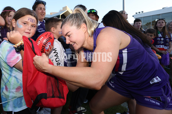 AFLW 2024 First Elimination Final - Fremantle v Essendon - A-55661254