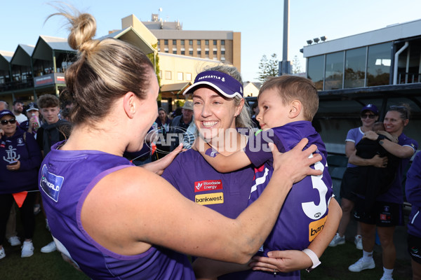 AFLW 2024 First Elimination Final - Fremantle v Essendon - A-55661258