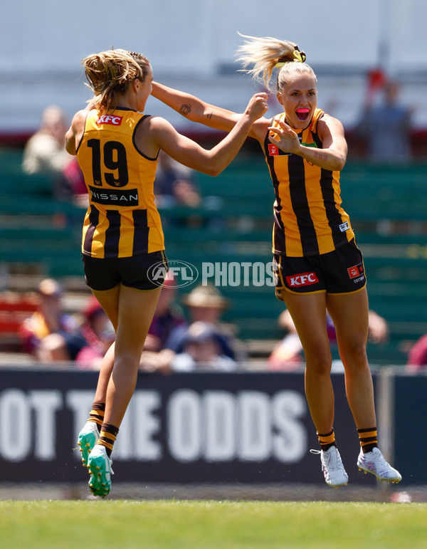 AFLW 2024 Second Qualifying Final - Hawthorn v Brisbane - A-55662897