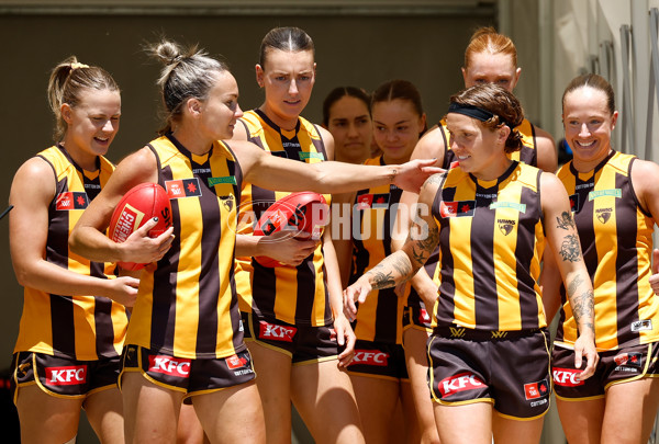 AFLW 2024 Second Qualifying Final - Hawthorn v Brisbane - A-55663787