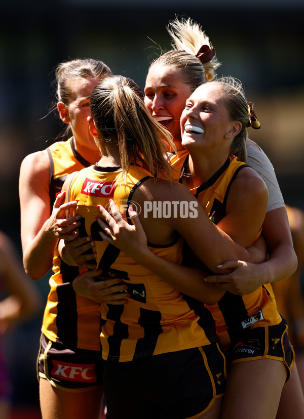 AFLW 2024 Second Qualifying Final - Hawthorn v Brisbane - A-55666015