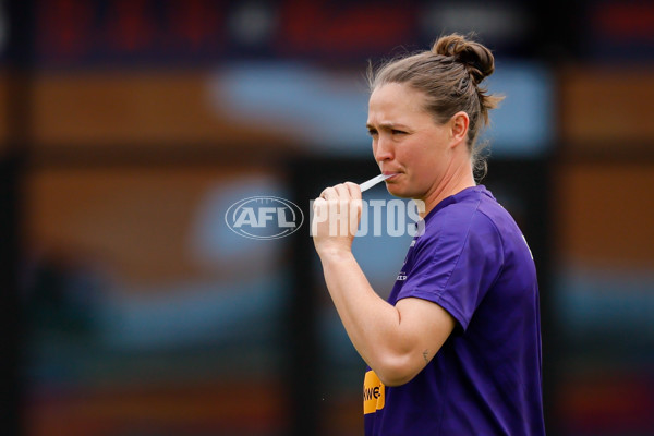 AFLW 2024 First Semi Final - Adelaide v Fremantle - A-55698861