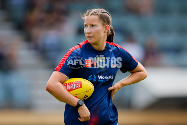 AFLW 2024 First Semi Final - Adelaide v Fremantle - A-55700258